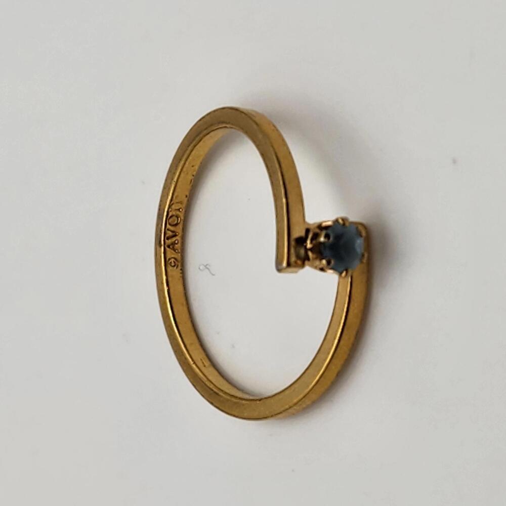 Vintage Avon Gold Tone & Blue Rhinestone Bypass Ring (6) - Picture 6 of 7